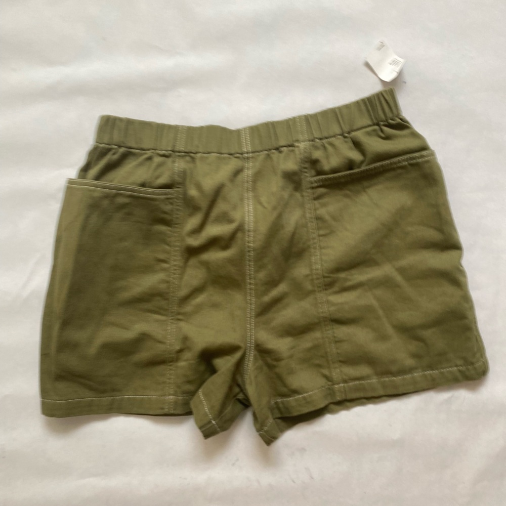 BDG Urban Outfitters Army Green Utility Shorts. SIZE LARGE. NWT.